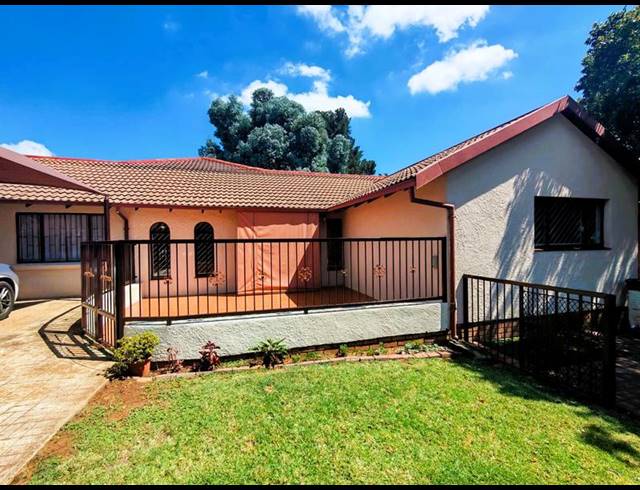 3 BEDROOM HOUSE FOR SALE IN HEUWELOORD